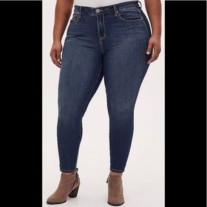 NWT Torrid Sky High Skinny Jeans 18 short